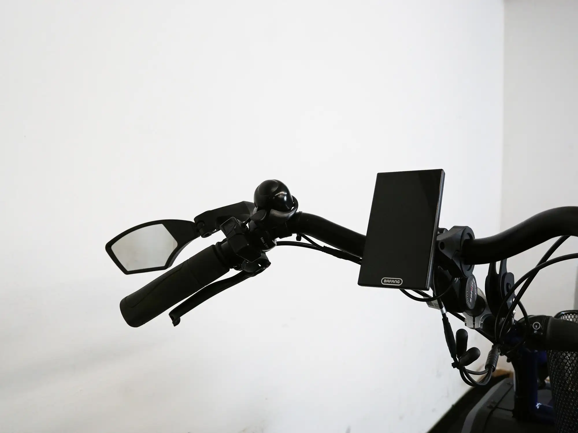 Lenker mit Display und Rückspiegel