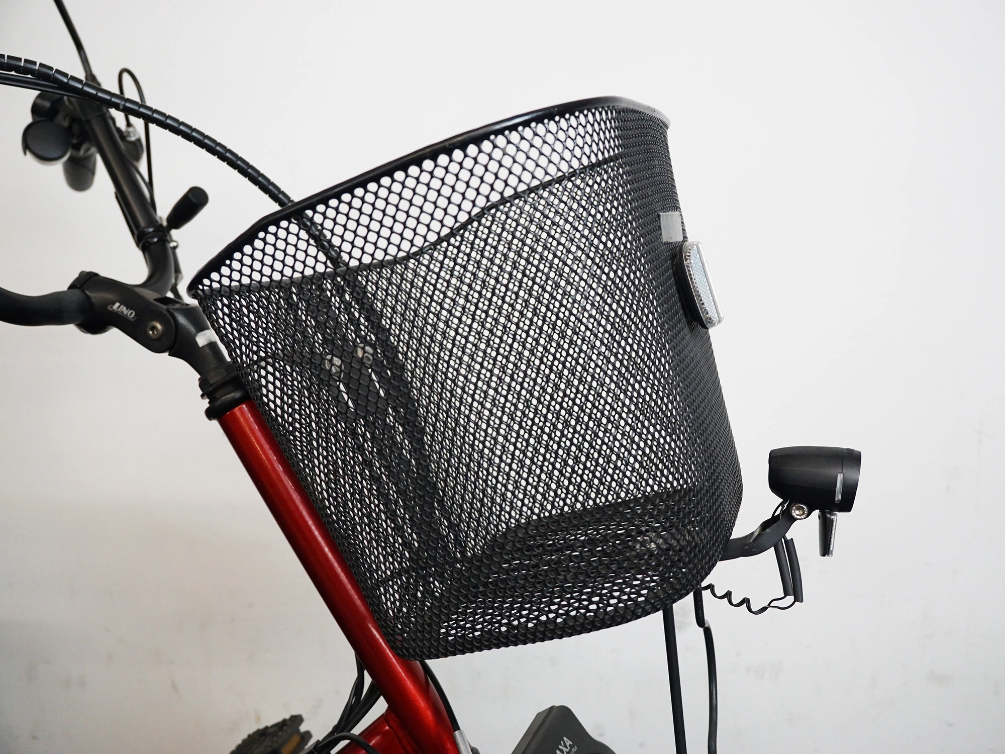 Frontkorb mit Beleuchtung am Fahrrad