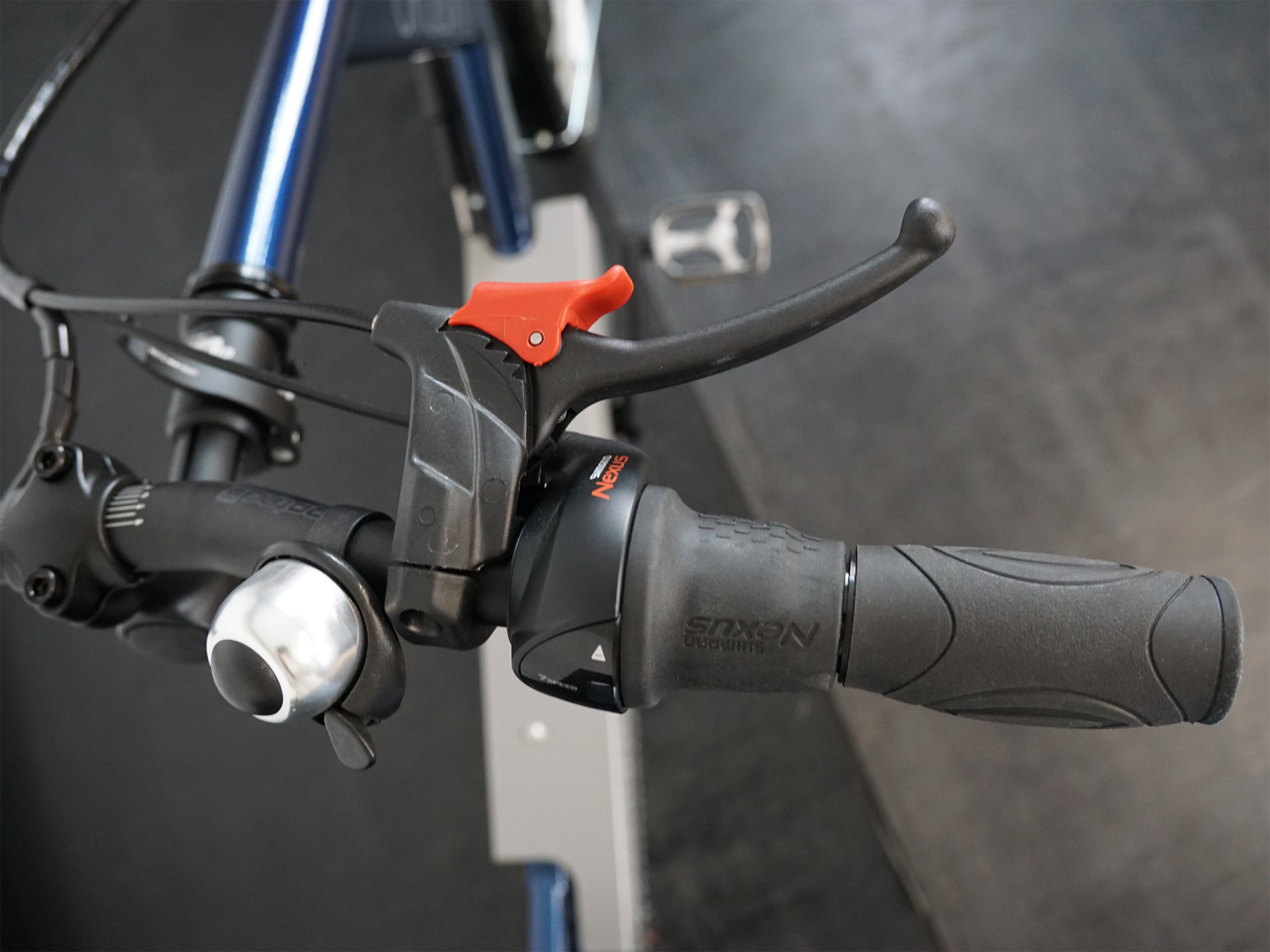 Dreirad Schaltung, Klingel undBremse am Lenker