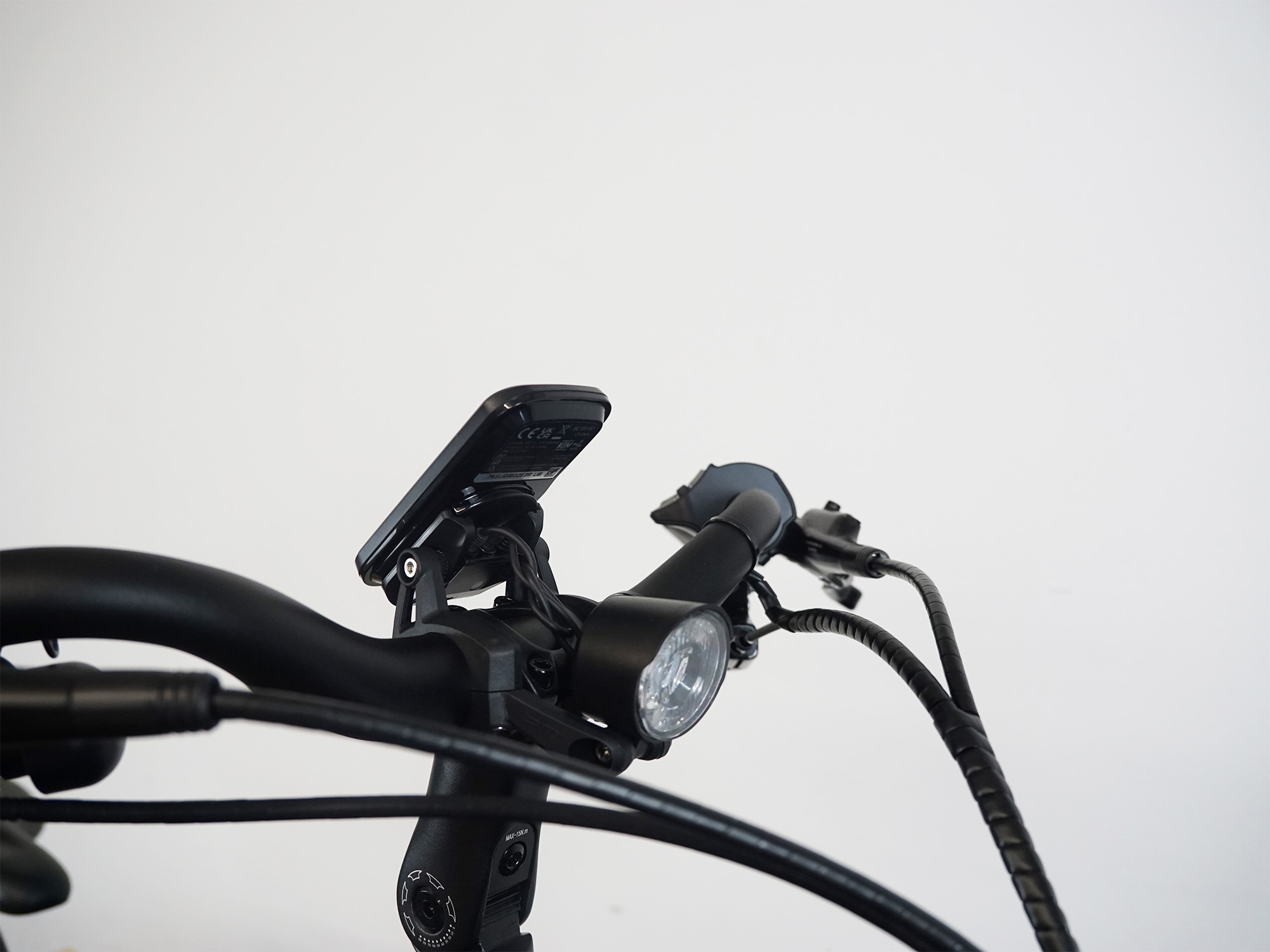 Lenker mit Vorderlicht, Display und Bremse